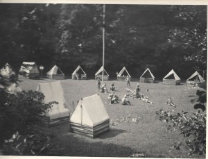 Pohled do srdce skautského tábora u Tulešic. 